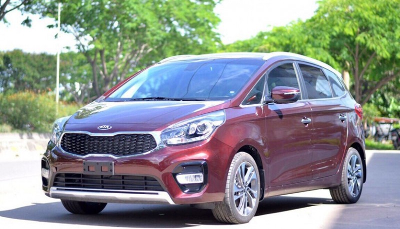 gia xe kia rondo ngay 12112020 qua tang 1 nam bao hiem vat chat