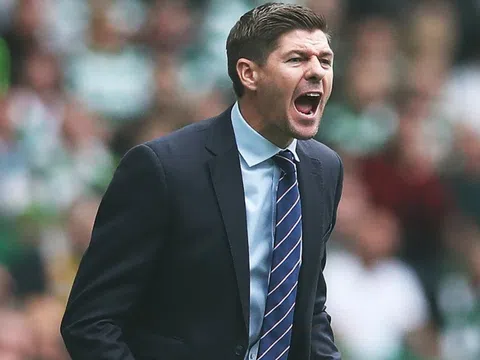 Huyền thoại Liverpool lập thành tích bất bại với đội bóng Scotland