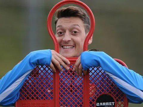 Ozil nhận lương cao nhất ở Arsenal dù không ra sân