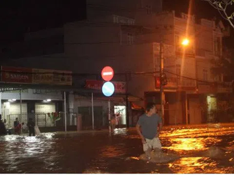 Bình Định: Nước lũ đổ về gây ngập cửa ngõ vào thành phố Quy Nhơn