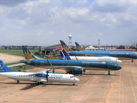 Tạm đóng cửa 5 sân bay, hủy nhiều chuyến bay do ảnh hưởng bão số 12
