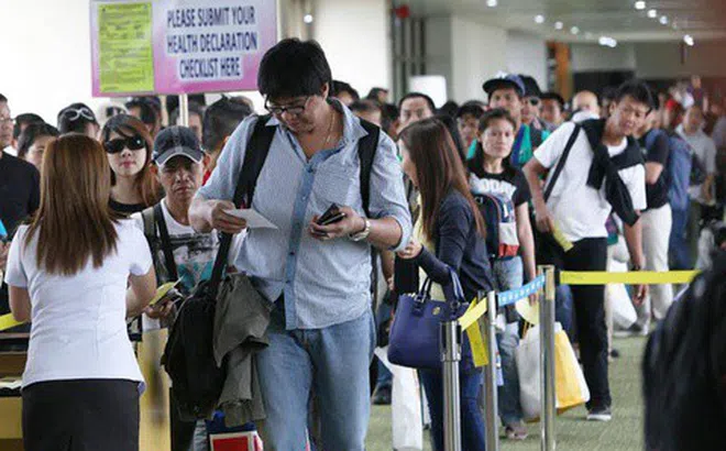 Philippines đuổi gần 3.000 người Trung Quốc về nước