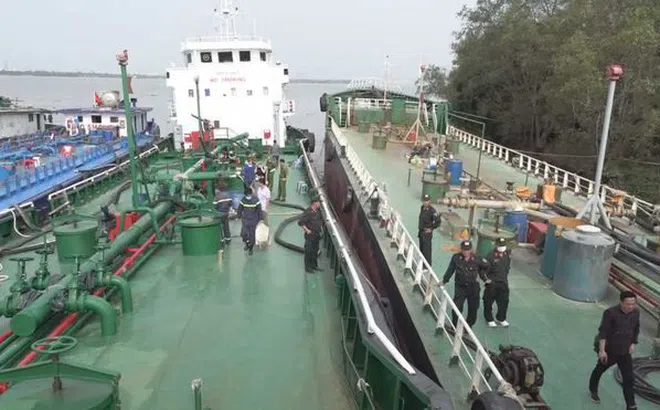 Bắt cán bộ Tổng cục Hải quan trong chuyên án nhận hối lộ sản xuất xăng giả khủng