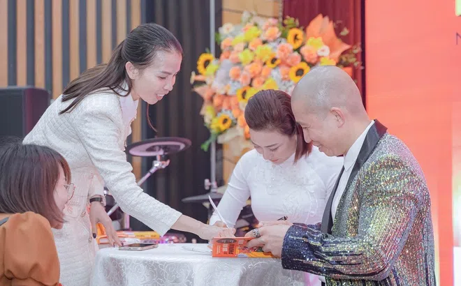 Những thông điệp "giữ lửa hôn nhân "được chia sẻ từ cuốn sách "Từ bà hoàng phòng ngủ đến làm chủ thế giới”